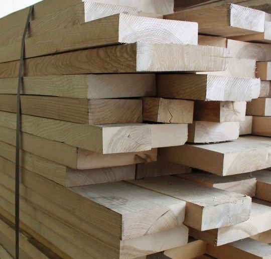 Доска обрезная из массива ясеня