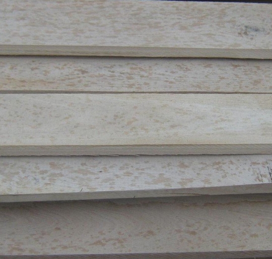 Доска обрезная из массива ясеня