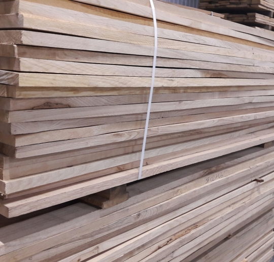 Доска обрезная из массива ясеня