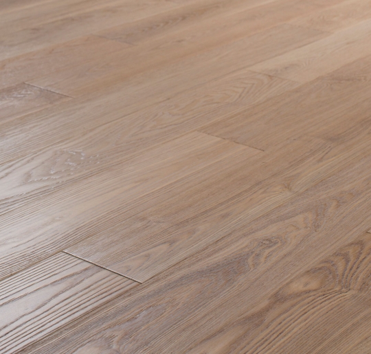 Массивная паркетная доска из ясеня