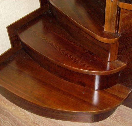 Ступени для лестниц из лиственницы