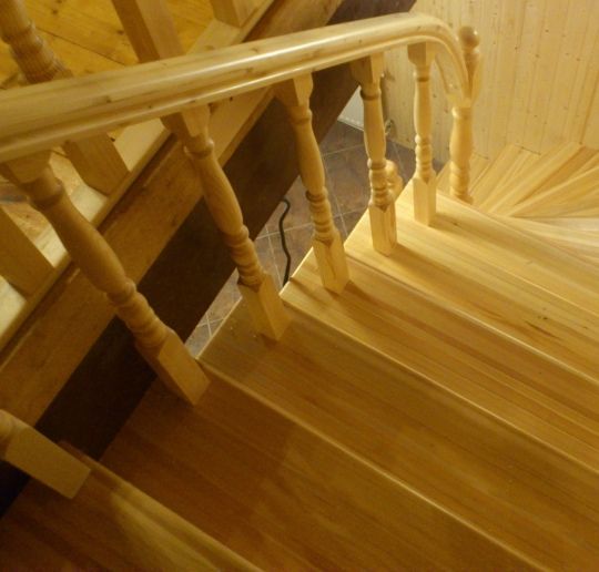 Ступени для лестниц из лиственницы
