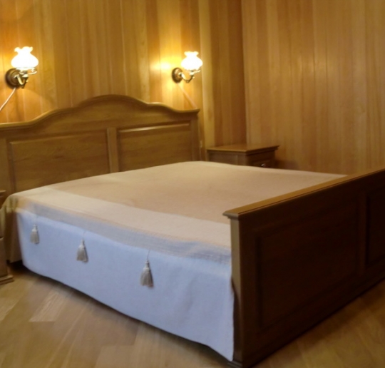 Купить мебель из массива дерева