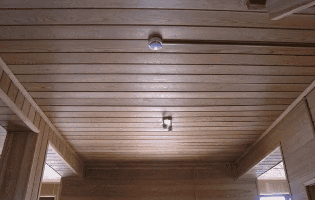 деревянный потолок